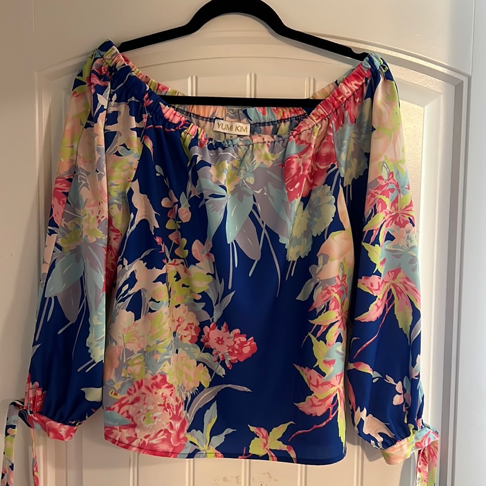 NWT Yumi Kim Blue Hawaii Floral Off the shoulder Blouse Size: M Long sleeve